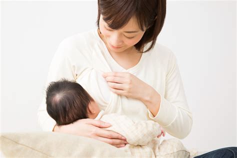 母乳の出る人妻｜パコパコママの無修正動